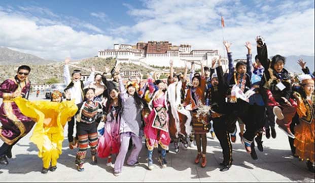 བོད་རང་སྐྱོང་ལྗོངས་དབུ་བརྙེས་ནས་ལོ་འཁོར་50ལོན་པའི་རྟེན་འབྲེལ་ཚོགས་ཆེན་གྱི་མང་ཚོགས་ཚོགས་རར་ཞུགས་པའི་རྣམ་པ།