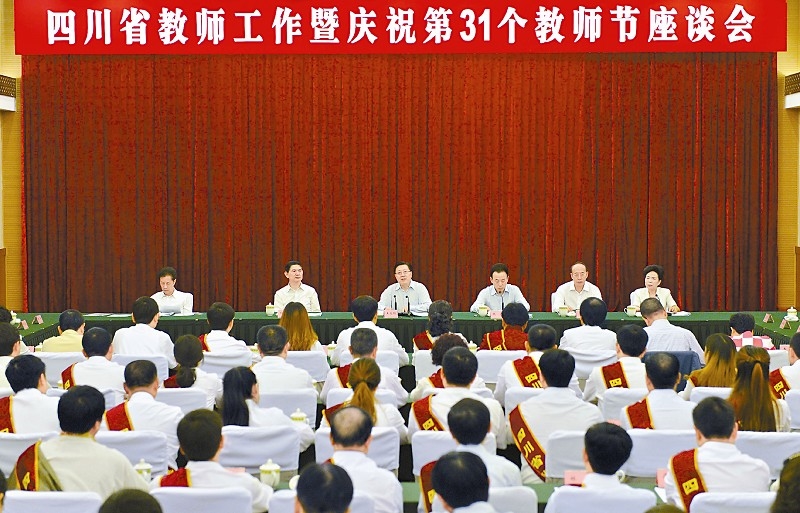 སི་ཁྲོན་ཞིང་ཆེན་གྱི་དགེ་རྒན་ལས་ཀ་དང་དགེ་རྒན་དུས་ཆེན་ཐེངས་31པའི་བཞུགས་མོལ་ཚོགས་འདུ་འཚོགས་པ།