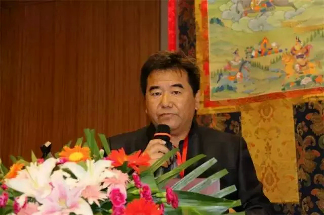 སྐབས་བདུན་པའི་རྒྱལ་སྤྱིའི་རིག་གཞུང་དཔྱད་གླེང་ཚོགས་འདུའི་སྟེང་ཞིབ་འཇུག་པས་གེ་སར་རིག་གཞུང་ཚན་ཁག་གི་ལོ་རྒྱུས་ཀྱི་གཞུང་ལུགས་དང་ལག་ལེན་སྐོར་གྱི་བསམ་གཞིགས།