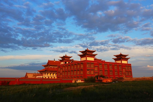 བཙན་ལྷ་རྫོང་གིས་བོད་བརྒྱུད་ནང་བསྟན་གྱི་དགོན་པར་རྒྱང་བསྒྲགས་བརྙན་འཕྲིན་འཕྲུལ་ཆས་འགྲེམ་སྤྲོད་བྱེད་པའི་མཛད་སྒོ་སྤེལ།