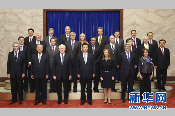 ཞི་ཅིན་ཕིང་གིས་སྐོར་བདུན་པའི་ཀྲུང་གོ་དང་ཨ་རིའི་བཟོ་ཚོང་གཙོ་འཛིན་དང་མཐོ་རིམ་དཔོན་རིགས་སྔོན་མའི་བཀའ་མོལ་ཚོགས་འདུར་ཞུགས་པའི་ཨ་རིའི་འཐུས་ཚབ་ལ་མཇལ་འཕྲད་གནང་།