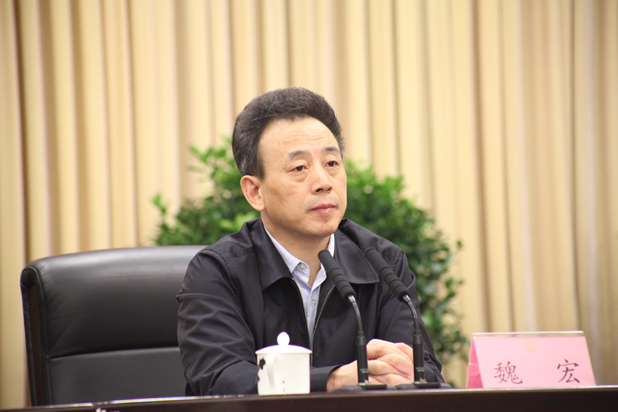 ཝེ་ཧུང་གིས་གཙོ་སྐྱོང་གནང་ནས་རླངས་འཁོར་ཐོན་ལས་འཕེལ་རྒྱས་ཀྱི་ཆེད་དོན་ཚོགས་འདུ་འཚོགས་པ།