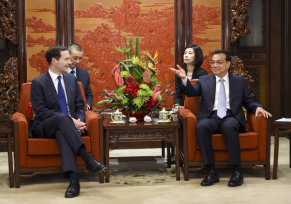 ལི་ཁེ་ཆང་གིས་དབྱིན་ཇིའི་དབུ་བཞུགས་བློན་ཆེན་དང་ནོར་སྲིད་བློན་ཆེན་གྱི་འགན་གཅིག་ལྕོགས་བཞེས་པའི་ཨོ་སི་པིན་དང་མཇལ་འཕྲད་གནང་།