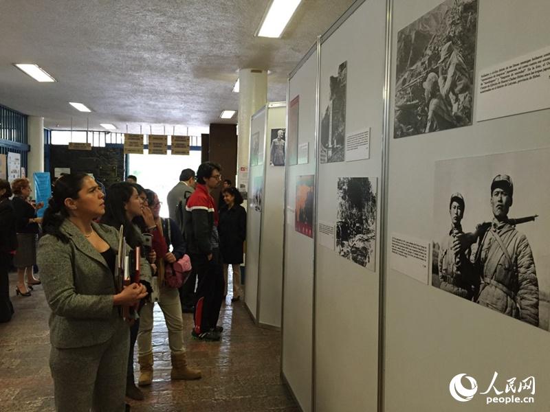 མེག་སི་ཁོ་རུ་འཇར་འགོག་དམག་འཁྲུག་ལ་རྒྱལ་ཁ་ཐོབ་ནས་ལོ་འཁོར་70ལོན་པའི་པར་རིས་འགྲེམ་སྟོན་བྱས།