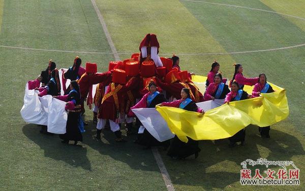 མཚོ་སྔོན་གྱི་སྐབས་དང་པོའི་དམངས་ཡོངས་ལུས་སྦྱོང་སྐོར་བྲོའི་འགྲན་སྡུར་སྤེལ།