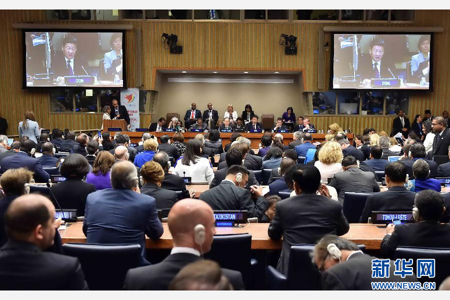 ཞི་ཅིན་ཕིང་འཛམ་གླིང་གི་བུད་མེད་མཐོ་རིམ་གྲོས་ཚོགས་སུ་ཞུགས་ནས་གསུང་བཤད་གལ་ཆེན་གནང་།