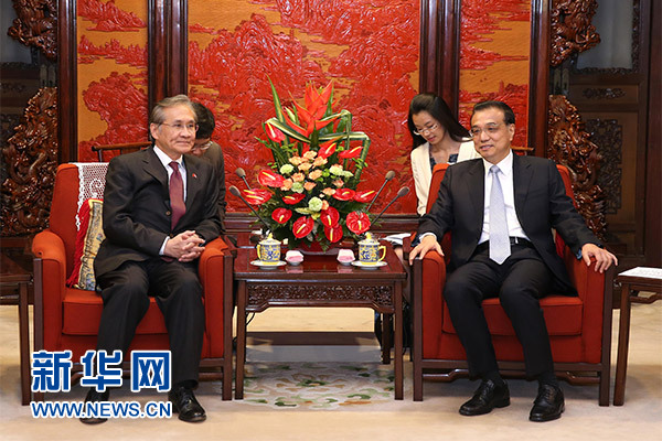 ལི་ཁེ་ཆང་གིས་ཐེ་ལན་དིའི་ཕྱི་འབྲེལ་པུའུ་ཀྲང་ཏོན་པཱ་མ་ཝེ་ནེ་དང་མཇལ་འཕྲད་གནང་།