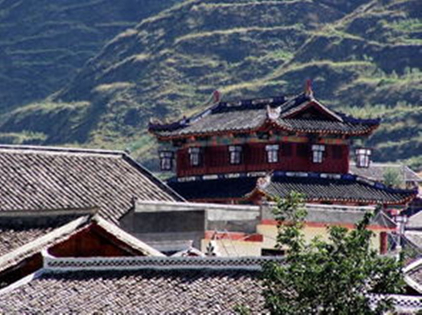བོད་རིགས་ས་ཁུལ་གྱི་ས་ཁོངས་རང་བཞིན་གྱི་སློབ་གསོའི་སྤྱི་ཡོངས་བསྒྱུར་བཅོས་དང་མཐུན་སྦྱོར་འཕེལ་རྒྱས་ཀྱི་མཐོ་རིམ་གླེང་སྟེགས་དེ་རྔ་བ་ཁུལ་ནས་འཚོགས།