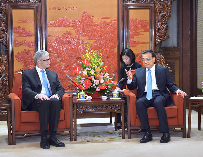 ལི་ཁེ་ཆང་གིས་སྐབས་བཅུ་བདུན་པའི་མཉམ་འབྲེལ་རྒྱལ་ཚོགས་ཚོགས་ཆེན་གྱི་ཀྲུང་ཞི་ལིས་ཁི་ཐོ་ཧྥུའུ་ཐི་དང་མཇལ་འཕྲད་གནང་།