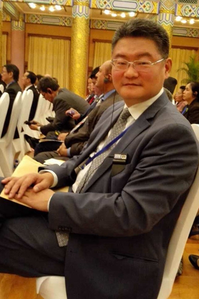 སྐབས་གཉིས་པའི་ཀྲུང་གོ་དང་ཡོ་རོབ་དབུས་ཤར་གྱི་ན་གཞོན་ཆབ་སྲིད་པའི་གླེང་སྟེགས་ཚོགས་ལ་ཉེ་བ་དང་རྒྱུད་གཅིག་ལམ་གཅིག་མཉམ་སྐྲུན་ལ་དོ་སྣང་བྱེད་པ།
