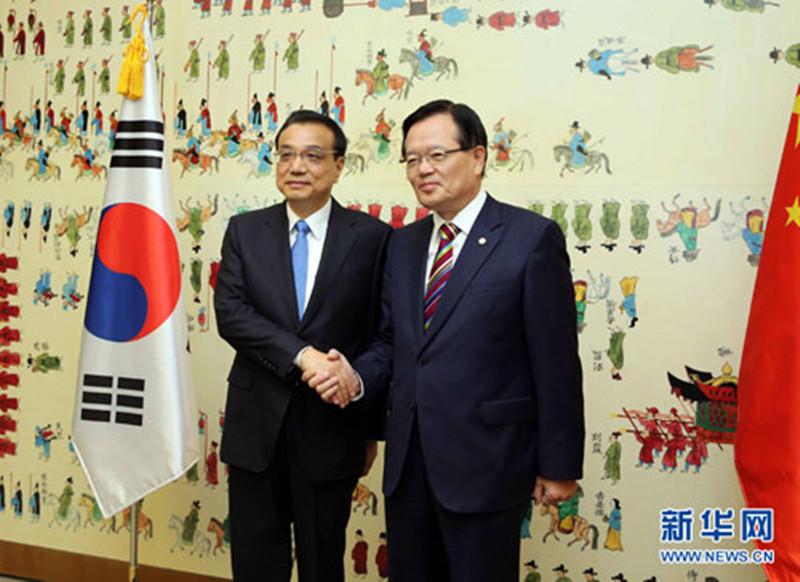 ལི་ཁེ་ཆང་གིས་ལྷོ་ཁོ་རེ་ཡའི་རྒྱལ་ཁབ་གྲོས་ཚོགས་ཀྱི་འགན་འཛིན་པ་ཀྲིན་ཡུས་ཧི་དང་མཇལ་འཕྲད་གནང་།