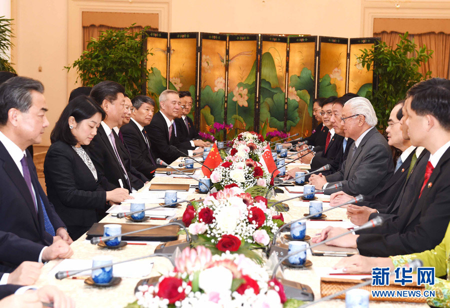ཞི་ཅིན་ཕིང་གིས་སང་གྷ་ཕོར་གྱི་སྲིད་འཛིན་ཁྲེན་ཆིན་ཡན་དང་མཇལ་འཕྲད་གནང་།