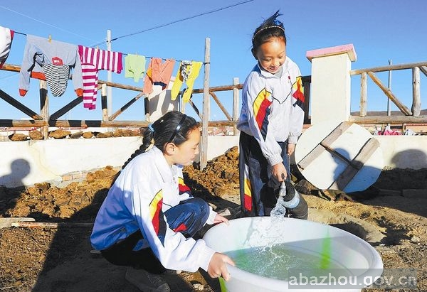 རྔ་བ་ཁུལ་ཧུང་ཡོན་རྫོང་གིས་རྒྱལ་ཁབ་དབུལ་སྐྱོར་གསར་སྤེལ་སྲིད་ཇུས་ཀྱི་ཆེད་དོན་འཆད་ཁྲིད་སྤེལ།