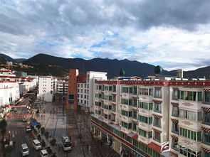 ཕྱག་ཕྲེང་རྫོང་གིས་བོད་སྐྱོར་ལས་བྱེད་པས་སློབ་གསོའི་དམངས་ཕན་སྲིད་ཇུས་ཀྱི་ཆེད་དོན་སྒྲོག་འགྲེལ་སྤེལ།