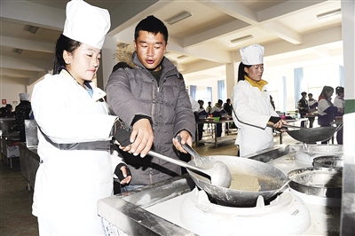 བོད་ལྗོངས་ཀྱི་ལས་རིགས་སློབ་གསོའི་འཕེལ་ཚུལ་རྣམ་པ་བཟང་པོ་བྱུང་ཡོད།