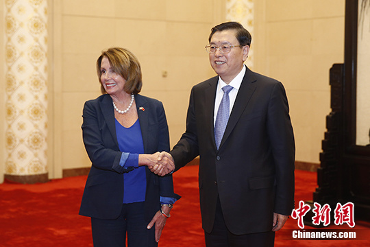 ཀྲང་ཏེ་ཅང་གིས་ཨ་མེ་རི་ཁའི་གྲོས་ཁང་འོག་མའི་གྲངས་ཉུང་ཏང་གི་དབུ་ཁྲིད་ཕེ་ལོའི་ཞི་དང་མཇལ་འཕྲད་གནང་།