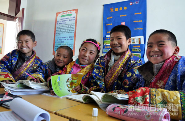 དཔའ་རིས་རྫོང་དུ&quot;དྲོ་ལྡན་ལས་གཞི&quot;ཡིས་བོད་རིགས་བྱིས་པ་ཚོར་དྲོ་སྐྱིད་སྦྱིན་པ།