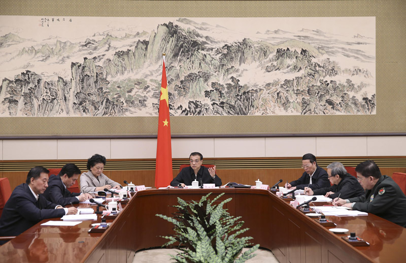 ལི་ཁེ་ཆང་གིས་ཁྱོན་ཡོངས་ནས་འབྱོར་འབྲིང་སྤྱི་ཚོགས་འཛུགས་སྐྲུན་བྱེད་པའི་དམིགས་འབེན་དང་དམ་ཟབ་སྦྲེལ་ཏེ་ཚན་རིག་དང་མཐུན་པའི་སྒོས་རང་རྒྱལ་གྱི་ལོ་ལྔའི་འཆར་གཞི་བཅུ་གསུམ་པའི་《འཆར་འགོད་རྩ་དོན།》བཟོ་བཀོད་བྱེད་དགོས་པའི་བླང་བྱ་བཏོན།