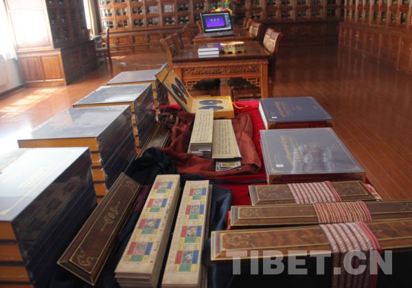 ཀན་སུའུ་ཞིང་ཆེན་ཀན་ལྷོ་ཁུལ་གྱིས་ལོ་ངོ་30ལྷག་གི་རིང་ལ་བོད་ལུགས་གསོ་རིག་དང་བོད་སྨན་རིག་གཞུང་3000ལྷག་འཚོལ་བསྡུ་དང་ལེགས་སྒྲིག་བྱས།