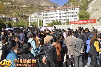 སྡེ་རོང་རྫོང་གིས་ཁྱོན་ཡོངས་ནས་སྐབས་དང་པོའི་མང་ཚོགས་རིག་གནས་སྒྱུ་རྩལ་དུས་ཆེན་གྱི་དྲིལ་བསྒྲགས་ལས་ཀ་ཡག་པོ་བསྒྲུབས།