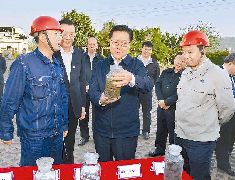 ཝང་ཏུང་མིང་ཕན་ཀྲི་ཧྭ་གྲོང་ཁྱེར་དང་ལའང་ཧྲན་ཁུལ་དུ་བརྟག་དཔྱད་ཞིབ་འཇུག་གནང་།