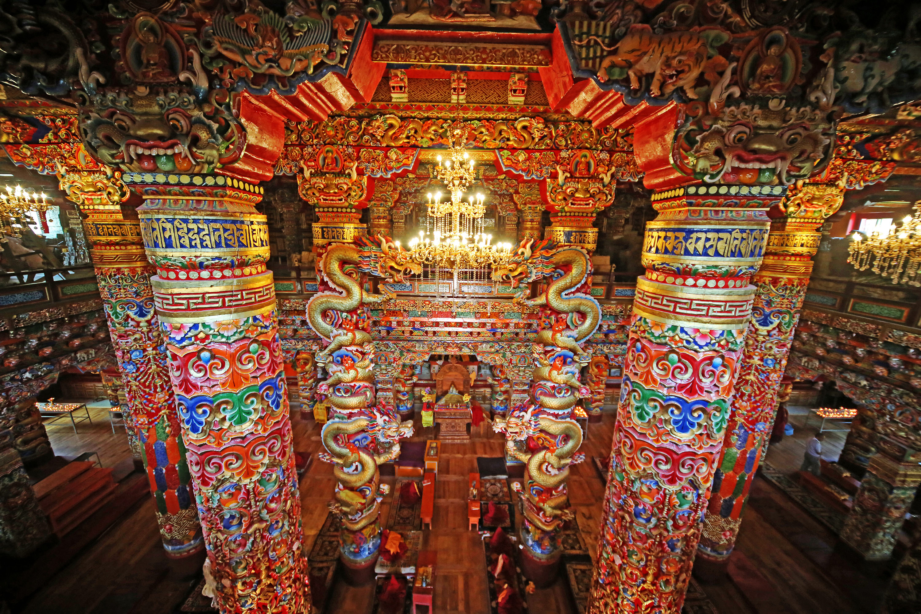 མུ་ལི་དགའ་ལྡན་བཤད་སྒྲུབ་ཕྱོགས་ལས་རྣམ་པར་རྒྱལ་བའི་གླིང་གི་བྱམས་སྐུ་ཆེན་མོ་དང་ཚོགས་ཁང་ཆེན་མོའི་རབ་གནས་མཛད་སྒོ་སྤེལ།