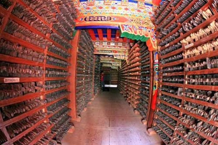 སྡེ་དགེ་པར་ཁང་ཆེན་མོ་འཛམ་གླིང་ཤུལ་བཞག་རིག་གནས་གྲས་སུ་འཇོག་རྒྱུའི་རེ་ཞུ་བྱེད་འགོ་ཚུགས།