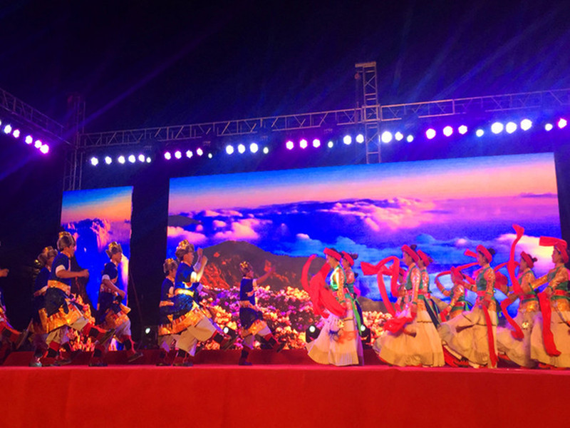 སྡེ་རོང་རྫོང་གི་སྐབས་དང་པོའི་མང་ཚོགས་རིག་གནས་སྒྱུ་རྩལ་དུས་ཆེན་གྱི་བྱེད་སྒོ་སྤེལ།