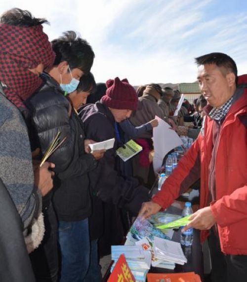 རྔ་བ་རྫོང་གི་གཤམ་སྤེལ་བཞིའི་ཁུག་མའི་ཀློག་དེབ་ལ་མང་ཚོགས་ཀྱི་དགའ་བསུ་ཐོབ།