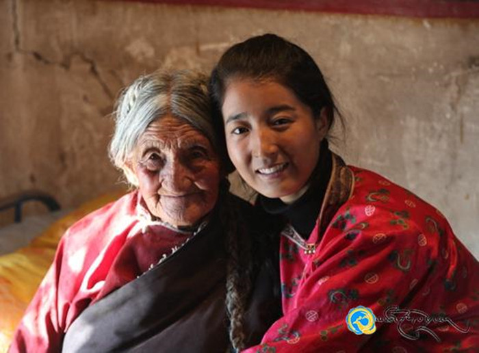 གློག་བརྙན་བརྙན་ཐུང《སྲོད་འཇགས》བདེ་བླག་ངང་ཕབ་སྐྲུན་བྱས་པ།
