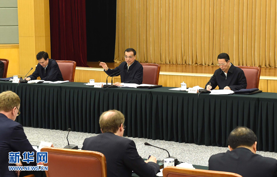 ལི་ཁེ་ཆང་གིས་རྒྱལ་ཁབ་འཕེལ་སྒྱུར་ཨུ་ཡོན་ལྷན་ཁང་ལ་རྟོག་ཞིབ་མཛད་པར་མ་ཟད་རྒྱལ་ཁབ་ཕྱི་ནང་གི་ཆེད་མཁས་པའི་ལོ་ལྔའི་འཆར་གཞི་བཅུ་གསུམ་པའི་འཆར་འགོད་སྒྲིག་བཅོས་བྱ་བའི་བཞུགས་མོལ་ཚོགས་འདུ་ལ་འགོ་འཛིན་མཛད།