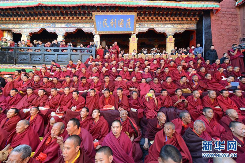 པཎ་ཆེན་སྐུ་ཕྲེང་བཅུ་གཅིག་པ་ཨེར་ཏི་ཎི་ཆོས་ཀྱི་རྒྱལ་བོ་ཁྲི་སར་བཀོད་དེ་ལོ་འཁོར་20ལོན་པའི་རྟེན་འབྲེལ་མཛད་སྒོ་བཀྲ་ཤིས་ལྷུན་པོ་དགོན་པར་སྤེལ།