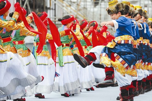 སྡེ་རོང་རྫོང་ལ་སྐབས་ལྔ་པའི་ཁྲེན་ཏུའུ་རྒྱལ་སྤྱིའི་གཟུགས་མེད་ཤུལ་བཞག་དུས་ཆེན་གྱི་ཉི་མའི་ལྷ་བྱའི་རྟགས་མའི་གསེར་གྱི་བྱ་དགའ་ཐོབ།