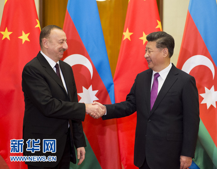 ཞི་ཅིན་ཕིང་གིས་ཨ་ཟེར་བྷེ་ཇན་གྱི་སྲིད་འཛིན་ཨ་ལི་ཡེས་ཧྥུ་དང་མཇལ་འཕྲད་གནང་།