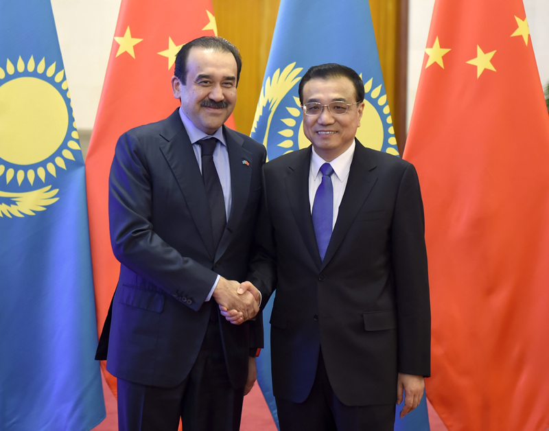 ལི་ཁེ་ཆང་གིས་ཧ་སག་སི་ཐན་གྱི་ཙུང་ལི་མཱ་ཞི་མོའོ་ཧྥུའུ་དང་གྲོས་མོལ་མཛད།