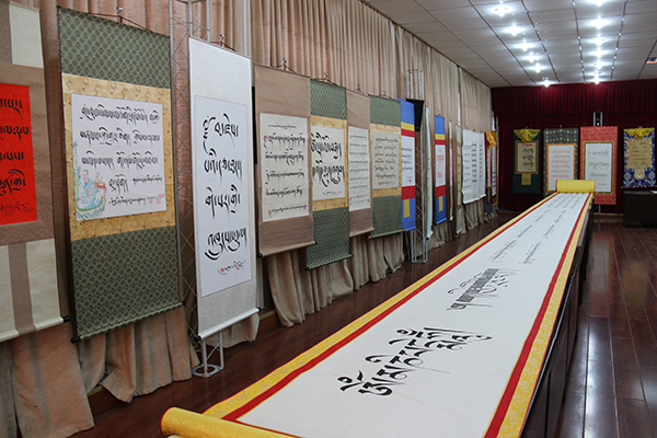 དཀར་མཛེས་ཁུལ་གྱི་སྐབས་དང་པོའི་ཡིག་གཟུགས་འགྲན་བསྡུར་ཆེན་མོ་དུང་དཀར་ལུང་པར་སྤེལ།