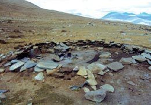 བོད་ལྗོངས་པང་ཁའི་རྗེས་ཤུལ་དེ་ཉིད་རྡོ་ཆས་གསར་མའི་སྔོན་གྱི་རིག་གནས་རྗེས་ཤུལ་ཡིན་པ་གཏན་འཁེལ་བྱས།