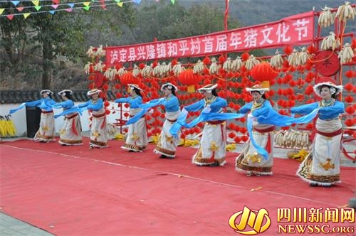 ལྕགས་ཟམ་རྫོང་ཤིན་ལུང་གྲོང་རྡལ་ཞི་བདེ་ཡུལ་ཚོ་རུ་སྐབས་དང་པོའི་ཕག་ལོའི་རིག་གནས་དུས་ཆེན་སྤེལ་ནས་ལོ་གསར་པ་བསུས།