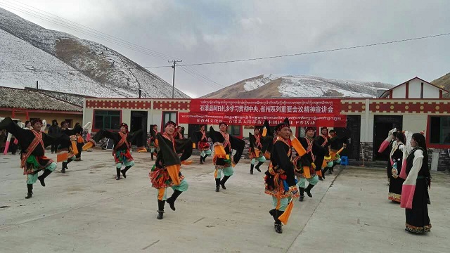 དཀར་མཛེས་ཁུལ་རིག་གནས་ཁང་དང་སེར་ཤུལ་རྫོང་བྱང་སྡེ་ཉི་མ་སྒྱུ་རྩལ་ཚོགས་པས་ལོ་གསར་རིག་གནས་ཀྱི་གཤམ་སྤེལ་བྱེད་སྒོ་སྤེལ།
