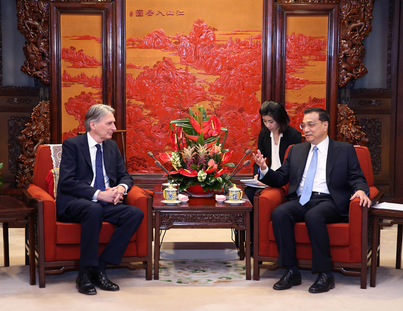 ལི་ཁེ་ཆང་གིས་དབྱིན་ཇིའི་ཕྱི་འབྲེལ་བློན་ཆེན་ཧྭ་མིན་ཏི་དང་མཇལ་འཕྲད་གནང་།