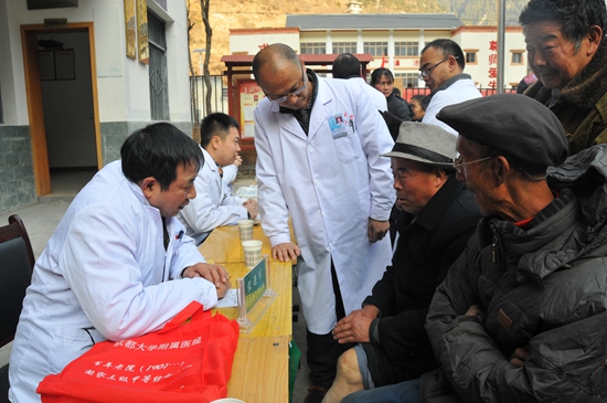 ཞིང་ཆེན་སྲིད་གྲོས་ཀྱིས་སྨན་བཅོས་ཆེད་རམས་པ་རྩ་འཛུགས་བྱས་ཏེ་གཟི་ཚ་སྡེ་དགུ་རུ་སྨན་བཅོས་བྱེད་དུ་བསྐྱོད་པ།
