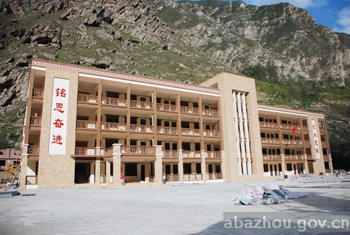 ཝུན་ཁྲོན་ཁེ་ཁོ་སློབ་ཆུང་གི་དཀའ་ངལ་ཡོད་པའི་སློབ་མ་3ལ་སྒོར་3200ཡི་རོགས་དངུལ་ཐོབ།