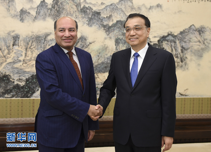 ལི་ཁེ་ཆང་གིས་ཡོ་རོབ་གླིང་བསྐྱར་དར་གསར་སྤེལ་དངུལ་ཁང་གི་འགན་འཛིན་པ་ཁྲ་ཁེ་ལཱ་པ་ཏིས་དང་མཇལ་འཕྲད་གནང་།