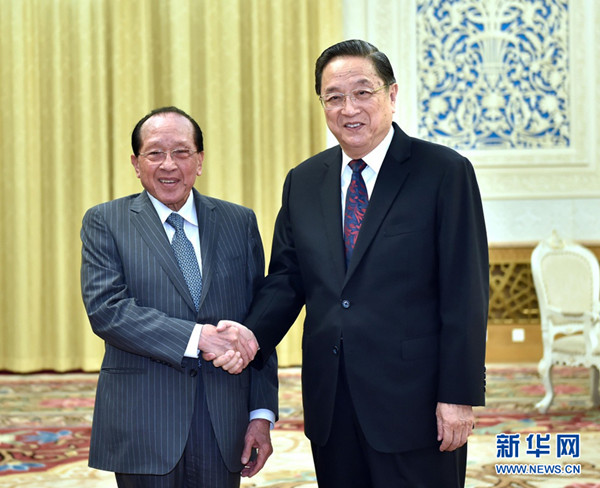 ཡུས་ཀྲེན་ཧྲེང་གིས་ཁམ་བྷོ་དི་ཡའི་དབུ་བཞུགས་བློན་ཆེན་གཞོན་པ་ཧི་ནན་ཧོང་དང་མཇལ་འཕྲད་གནང་།