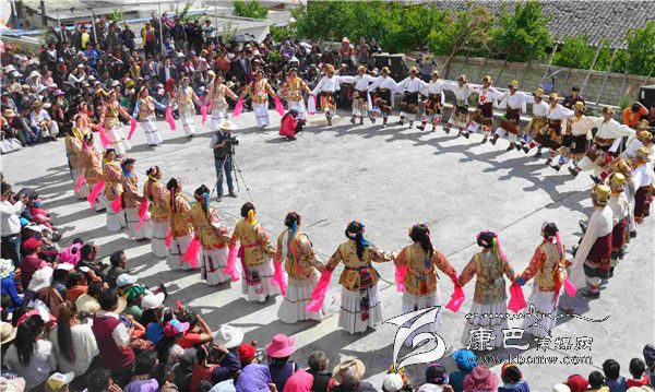 སྡེ་རོང་གི་ལོ་གསར་རིག་གནས་འཁྲབ་སྟོན་ཆེན་མོར་མང་ཚོགས་གྱིས་གཙོ་ནུས་བཏོན།