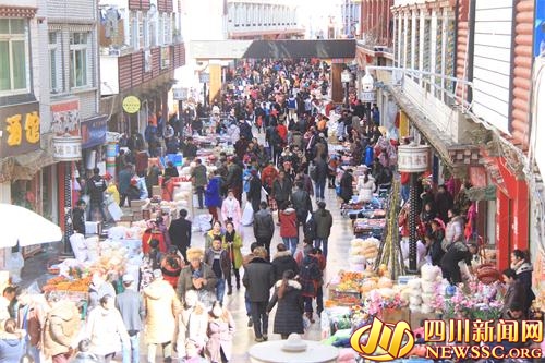 དཀར་མཛེས་ཀྱི་ས་ཆར་གང་སར་དཔྱིད་ཀྱི་དཔལ་ཡོན་བཞད་ཅིང་། དགའ་སྤྲོའི་ངང་ནས་གནམ་ལོ་གསར་པར་རོལ།