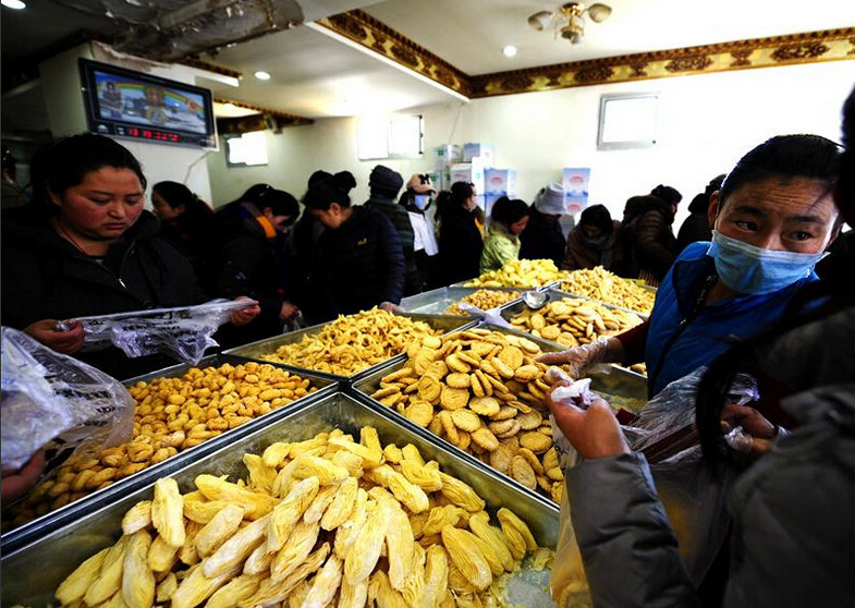 ཁ་ཚོས་དྲི་ཞིམ་གང་སར་འཐུལ།
