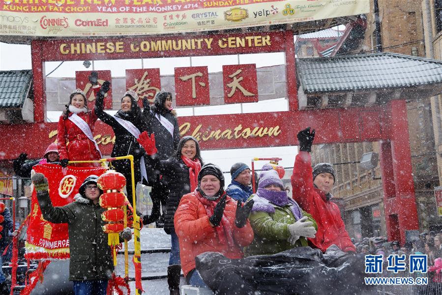 ཀྲི་ཅ་ཀི་ནས་ལོ་སར་དུས་ཆེན་བསུ་བའི་ཁྲོམ་སྐོར་ཆེན་མོ་བྱས་པ།
