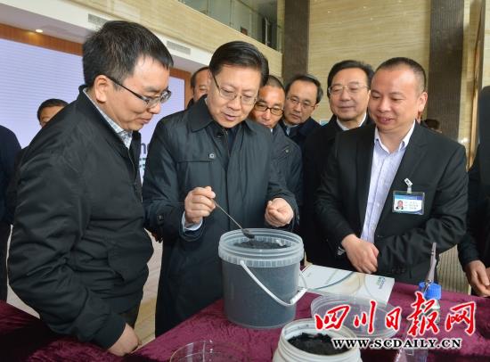 ཞིང་ཆེན་ཡོངས་ཀྱི་ཁྱོན་ཡོངས་ནས་གསར་གཏོད་བསྒྱུར་བཅོས་བྱེད་པར་ཉམས་མྱོང་བསོག་ནས་མིག་དཔེ་སྟོན་དགོས།