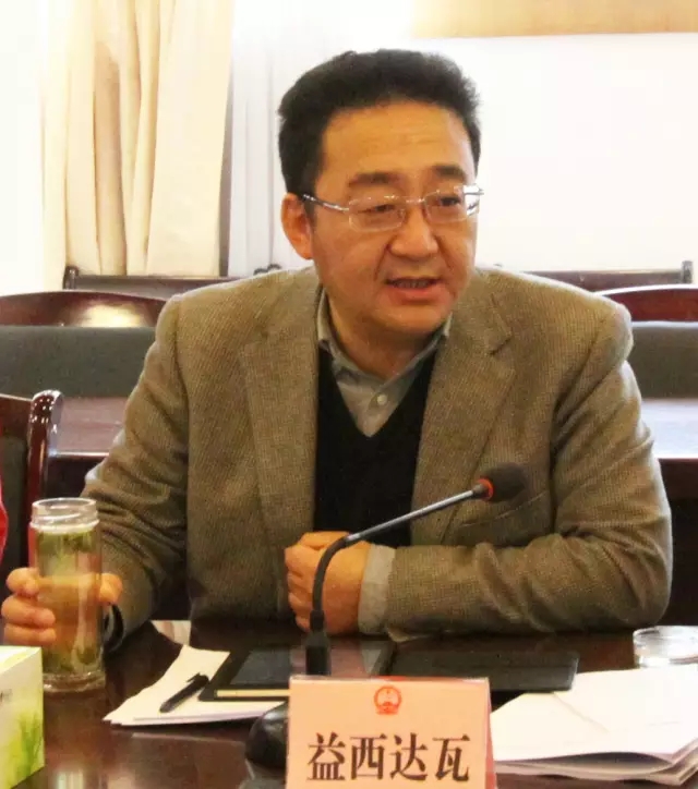 དཀར་མཛེས་ཁུལ་སྲིད་གཞུང་གིས་ལས་ཞུགས་ཀྱི་ཉིན་དང་པོར་ཅི་ལྟར་ད་ལོའི་ལས་ཀ་གཙོ་བོ་དག་བཀོད་སྒྲིག་བྱས་ཡིན་ནམ།